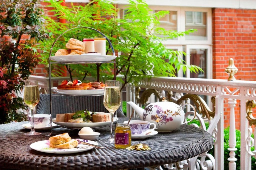 A tray of classic English tea sweets awaits a guest at the .St. Ermin’s Hotel, Autograph Collection, one of the best London Hotels for Families.