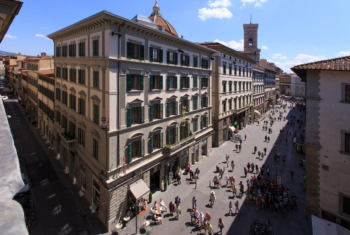 A street view of Hotel Spadai in Florence.